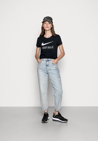 Nike Sportswear W NSW TEE JDI SLIM - Triko s potiskem - black/white