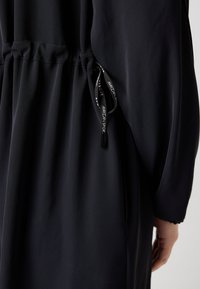 Marc Cain Trikotaažkleit - black