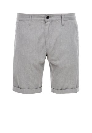 Shorts pour hommes gris clair longueur au genou avec bouton à l'avant, passants pour ceinture et revers roulés sur fond blanc.
