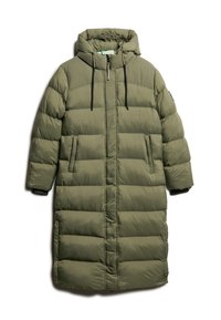 Manteau d'hiver long et matelassé en olive, avec une capuche, une fermeture éclair à l'avant, des cordons de serrage ajustables et des poches latérales. Texture lisse et matelassée.