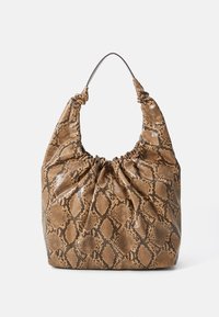 Braune synthetische Handtasche mit einem glänzenden Pythonhaut-Muster, ausgestattet mit einem gerafften oberen Teil und einem kurzen Griff für einfaches Tragen.