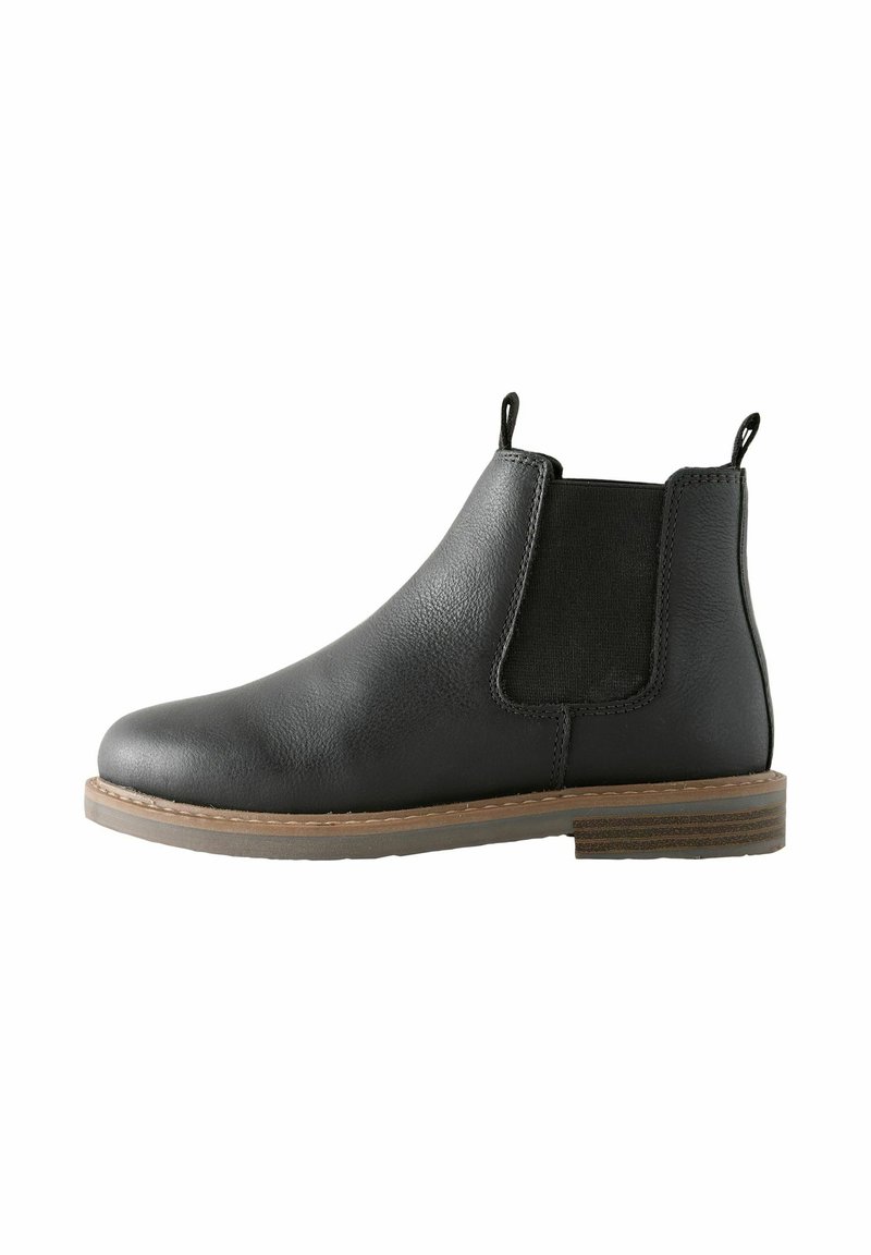 Schwarze Leder Chelsea-Boots mit elastischen Seitenpaneelen, runder Zehenpartie und einer strukturierten braunen Sohle. Verfügt über Zuglaschen für ein einfaches Anziehen.