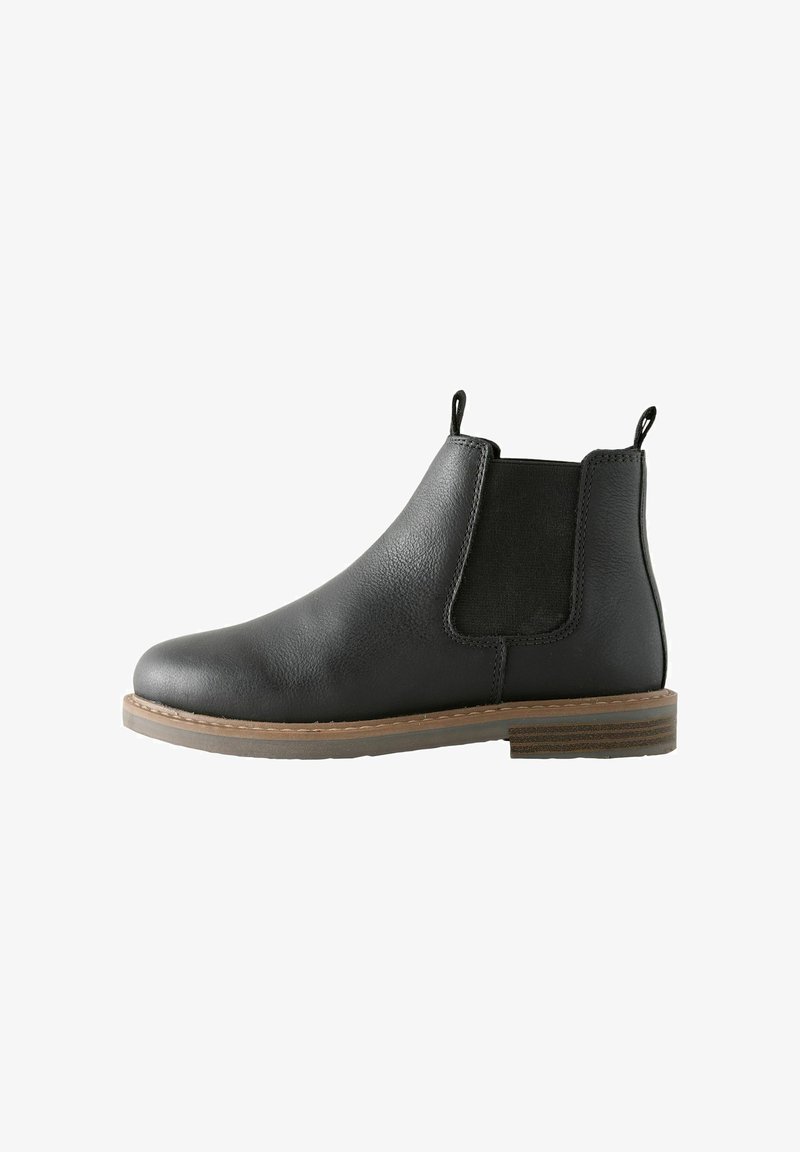 Schwarze Leder Chelsea-Boots mit elastischen Seitenpaneelen, runder Zehenpartie und einer strukturierten braunen Sohle. Verfügt über Zuglaschen für ein einfaches Anziehen.