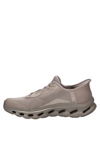 Scarpa atletica beige con parte superiore in rete, design con lacci, suola imbottita con molteplici tasche d'aria per ventilazione e comfort.
