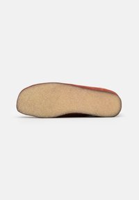 Clarks Originals WALLABEE - Sapatos de atacadores - red
