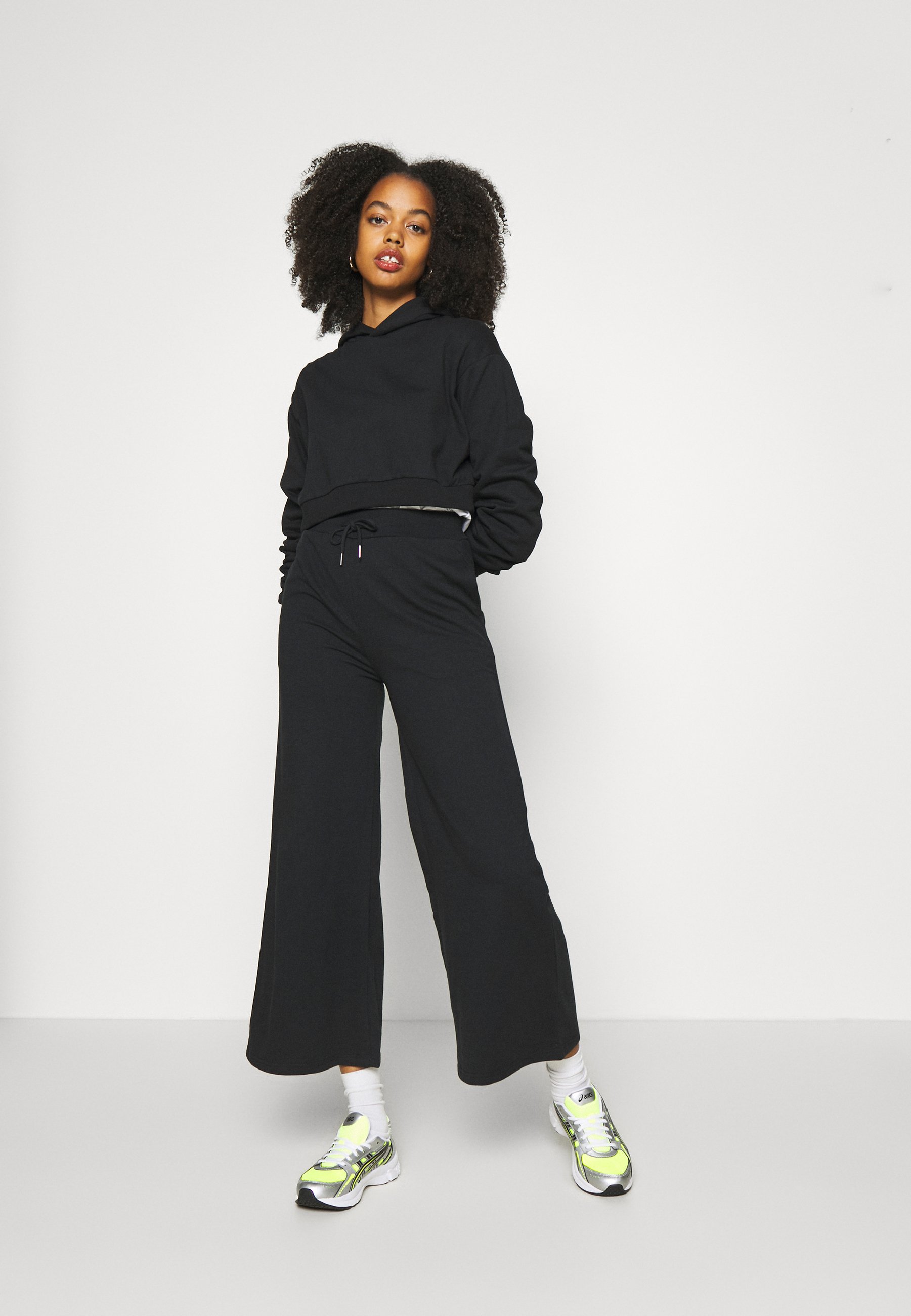 Even&Odd Wide Leg Tracksuit Bottoms Joggebukse black Even&Odd Black Friday Sko 2019 | Mote på tilbud hos Zalando.no
