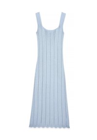 Šviesiai mėlyna, megzta suknelė su prigludusia forma, pasižyminti kvadratine iškirpte ir banguotu apvadu. Per audinį eina vertikalios juostos.