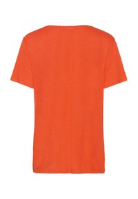 Tričko s krátkým rukávem v jasně oranžové barvě, vyrobené z lehké tkaniny. Má kulatý výstřih a volnější střih s hladkou texturou.