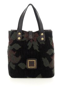 Borsa a tracolla realizzata in tessuto nero testurizzato con motivo floreale in verde e burgundy. Presenta manici in pelle e borchie dorate decorative.