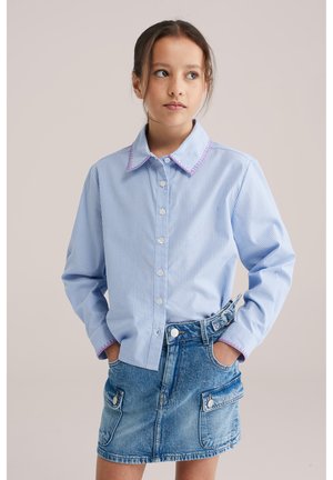 Bluza z gumbi - light blue