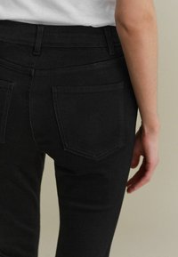 Next PETITE - Liibuvad teksad - black