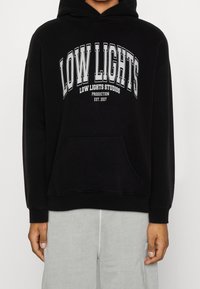 LOW LIGHTS STUDIOS® Felpa con cappuccio - black