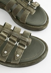 Next FOREVER COMFORT GLADIATOR - Gyalogló szandálok - khaki green