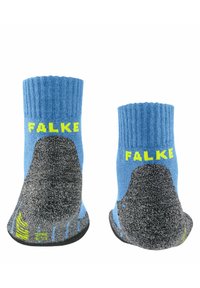 Calcetines azules con un puño acanalado, suela texturizada gris con agarres y branding en amarillo neón. El diseño enfatiza la comodidad y la estabilidad.