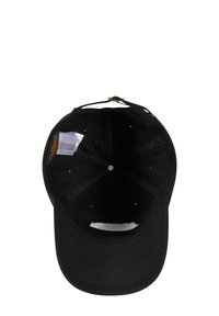 Sort baseball cap med rund krone, justerbar rem, letvægtsstof, ingen synlige mønstre, og indvendig etiket synlig bagpå.