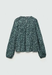 Mørkegrøn bluse med blomsterprint, lange pufærmer, rund halsudskæring og nøglehul bagpå med en lille knaplukning.
