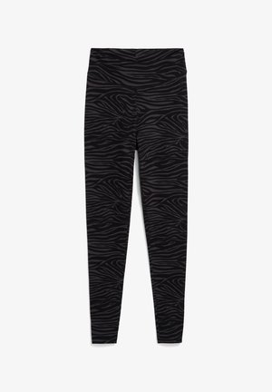 Schwarze und dunkelgraue, hochtaillierte Leggings mit einem Zebramuster, flach auf einem weißen Hintergrund dargestellt.