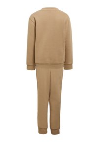 Súprava tanového oblečenia na voľný čas pre deti, ktorá obsahuje dlhý rukáv a zodpovedajúce nohavice. Mäkká látka, rebrovaná textúra a elastické manžety na zápästiach a členkoch.