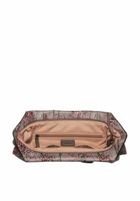 Sac à main à motif floral avec des tons roses et gris. Comprend un intérieur spacieux avec une poche zippée et une finition douce et texturée.