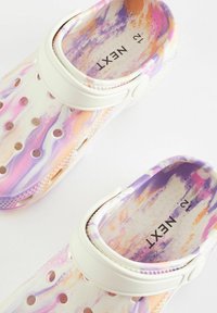 Next REGULAR FIT - Pool slides - purple marble
