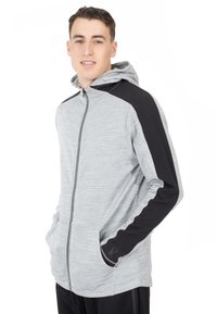 Grå zip-up hoodie med tekstureret stof, sorte ærmer, frontlommer og hætte. Har et subtilt mønster og logo detalje.