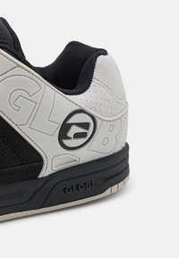 Globe TILT - Sapatilhas de skate - black