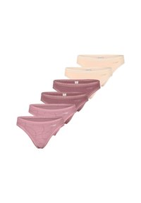 Set van vijf paar damesondergoed. De materialen zijn zachte stof in beige, lichtroze en donkerroze met kantafwerking en minimale patroondetails.