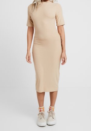 Robe fourreau - camel