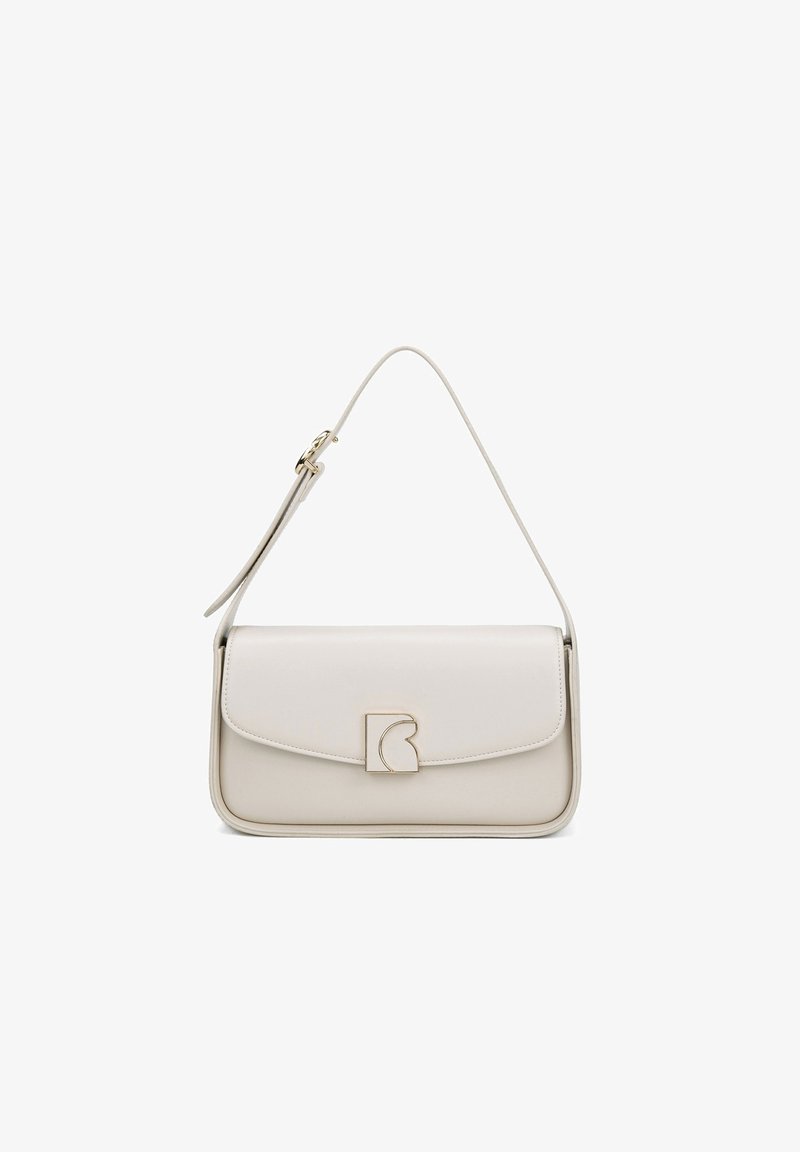 Borsa a tracolla bianca in pelle con un design strutturato, pattina pieghevole, hardware dorato e un dettaglio decorativo del logo sulla parte anteriore.