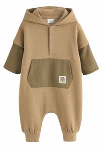 Romper con cappuccio in verde oliva e tan, realizzato in tessuto morbido, dotato di una tasca frontale e di un'etichetta con il testo "Sono fantastico."
