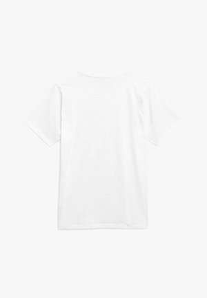 Bela bomba z bombažem s kratkimi rokavi in okroglim izrezom. Tkanina se zdi gladka, brez vzorcev ali vidnih dodatkov.