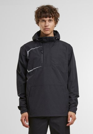 Schwarze Pulloverjacke mit Kapuze, ausgestattet mit einer vorderen Reißverschlusstasche, reflektierenden Akzenten, langen Ärmeln und einer lässigen Passform. Glatte Textur.