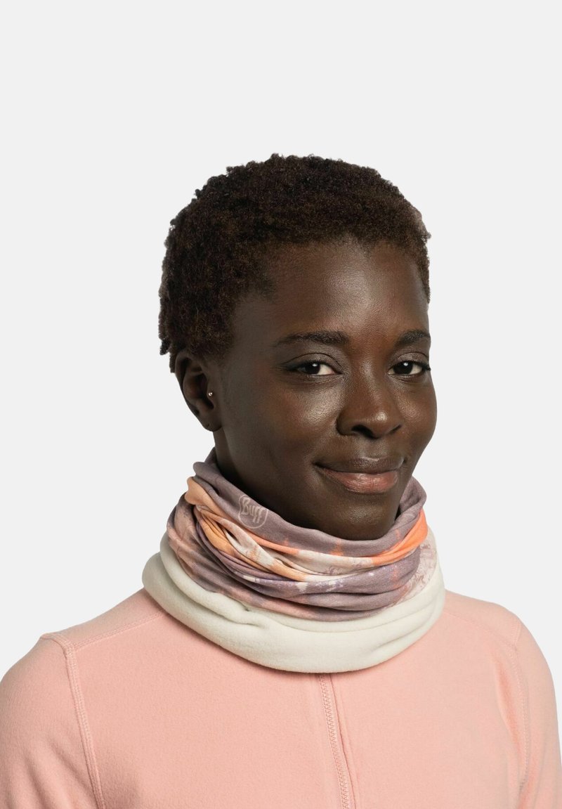Gaiter para el cuello multicolor, hecho de una tela suave, que presenta un diseño degradado en melocotón claro, púrpura y blanco. Textura suave y forma redondeada.