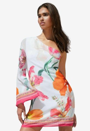 Lipsy ONE SLEEVE - REGULAR FIT - Freizeitkleid - white floral