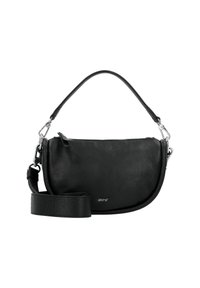 Zwarte leren handtas met een gebogen vorm, voorzien van een hoofdzipper, korte handgreep en een afneembare schouderband, geaccentueerd met zilveren hardware.