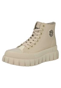 Zapatillas altas beige con suela de goma texturizada, con puntera redondeada, diseño de cordones y parche con el logo en el tobillo exterior.
