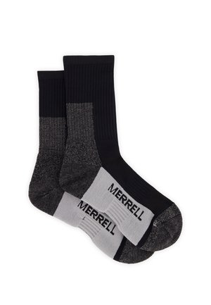 Paire de chaussettes Merrell noires et grises de longueur crew avec talon, pointe et support de voûte plantaire renforcés, posées à plat sur fond blanc.