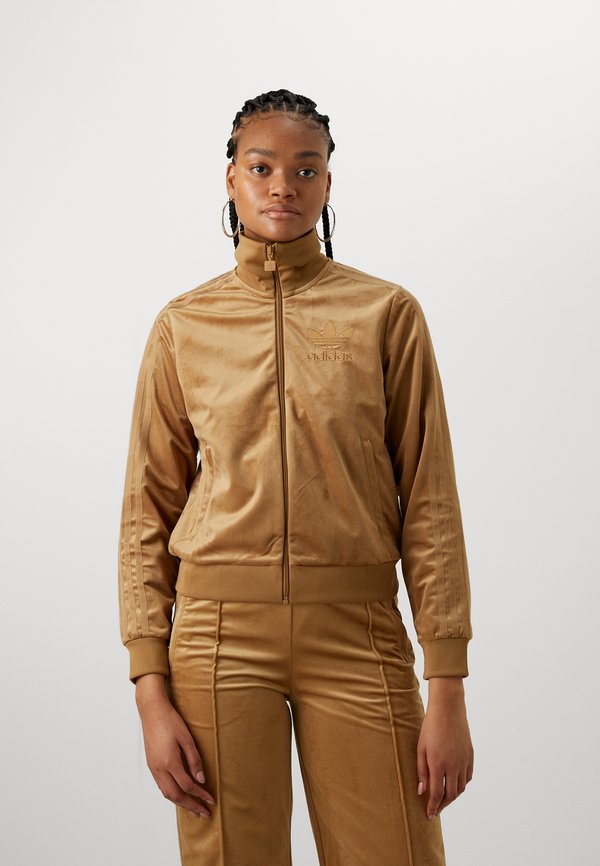 Training jacket - cardboard2