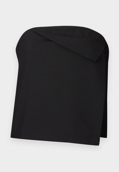 Μαύρη ασύμμετρη μίνι φούστα χωρίς τιράντες με διπλωμένη λεπτομέρεια υφάσματος στην μπροστινή κορυφαία άκρη.