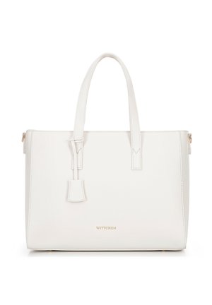 Weiße synthetische Handtasche mit strukturierter Form, doppelten Obergriffen, Reißverschlussverschluss, abnehmbarem Anhänger und dezentem goldenen Branding auf der Vorderseite.