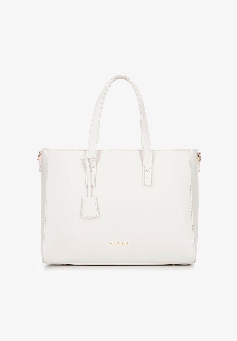 Bolso de mano sintético blanco con forma estructurada, asas dobles en la parte superior, cierre de cremallera, etiqueta desmontable y sutil marcaje en dorado en la parte frontal.