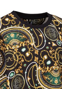 Zwarte stoffen sweatshirt met een ingewikkeld patroon van gouden kettingen, groene edelstenen en sierlijke ontwerpen, met een ronde halslijn en geribbelde manchetten.