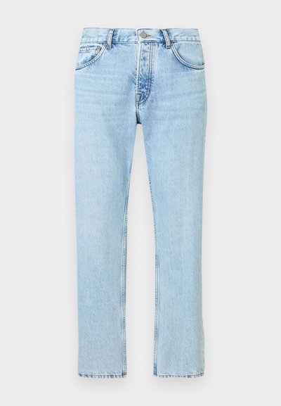 Ανοιχτό μπλε τζιν παντελόνι με ευθεία γραμμή, με σχεδιασμό πέντε τσεπών, θηλιές για ζώνη και φερμουάρ με κλείσιμο μεταλλικού κουμπιού.