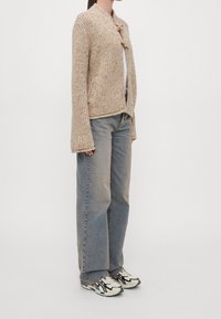 Vero Moda Tall Strickjacke - beige