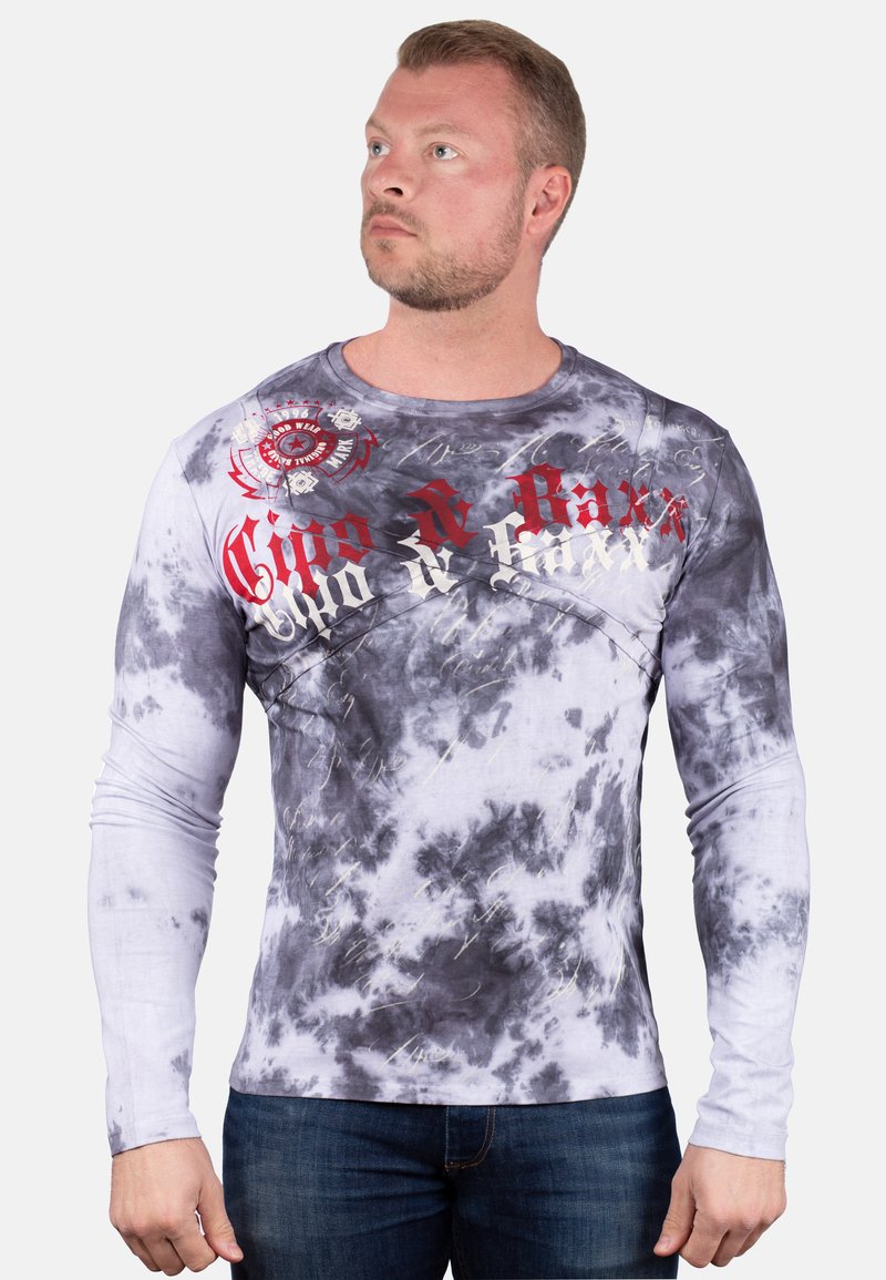 Langarm-T-Shirt im grauen und weißen Batikmuster mit rotem Grafiktext und Akzenten, aus weichem Baumwollstoff für zusätzlichen Komfort.