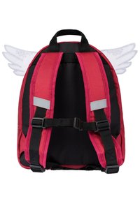 Zaino rosso e nero con spallacci regolabili, caratterizzato da accentuazioni trasparenti a forma di ali e dettagli riflettenti sulla parte anteriore e sulle cinghie.