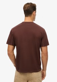 Superdry & Co CONTRAST STITCH POCKET  - T-shirts basic - washed brown