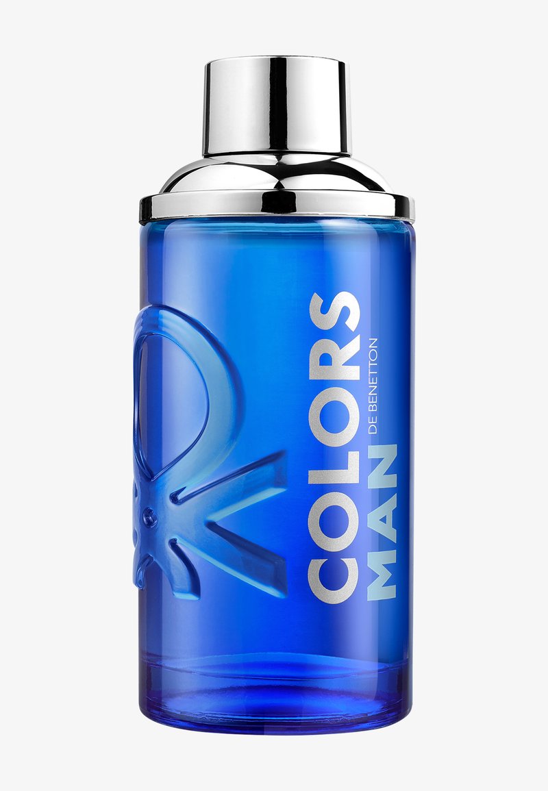 Blå glas parfume flaske med sølv låg, præget logo og "Colors Man De Benetton" trykt foran.