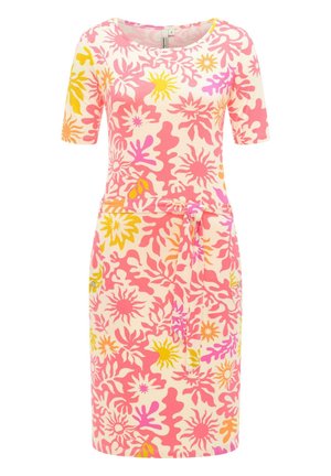 Sukienka do kolan z abstrakcyjnym kwiatowym wzorem w różowe, żółte i pomarańczowe kolory, krótkie rękawy, okrągły dekolt i pasek przewiązany w talii.