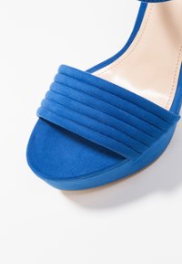 Tata Italia Korolliset sandaalit - blue